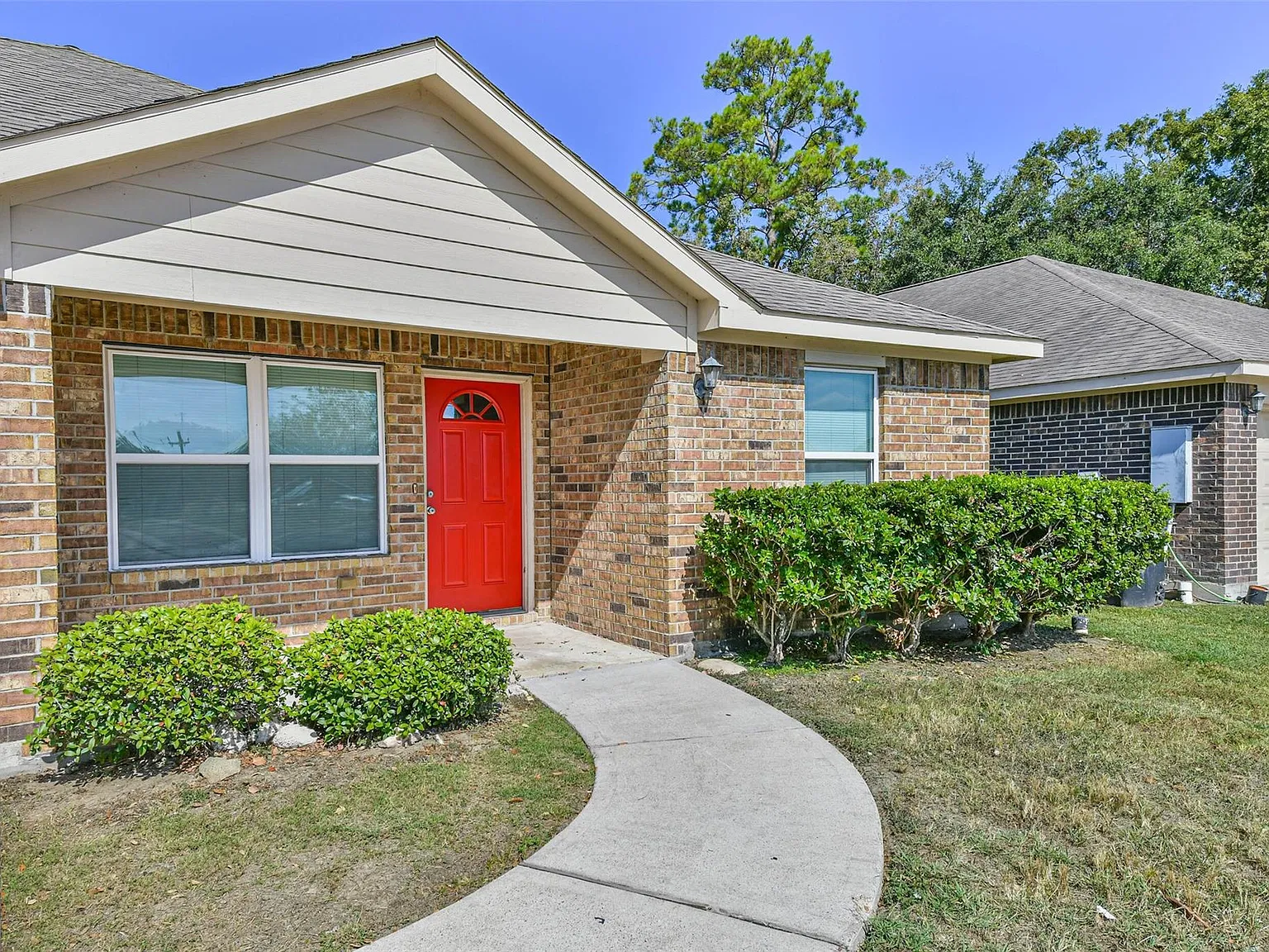 3 bed, 2.0 bath, 1291 sqft, $1,800 — Photo 2