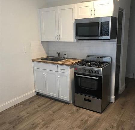 2nd image of 715 N 4th St APT 1