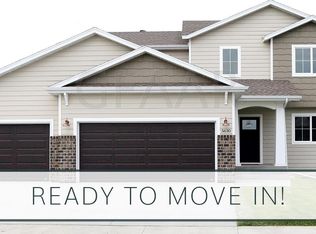 5630 Cottonwood St S, Grand Forks, ND 58201