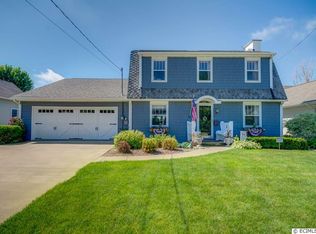 1431 S Grandview Ave, Dubuque, IA 52003