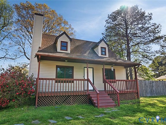 3rd image of 315 Pin Oak Dr