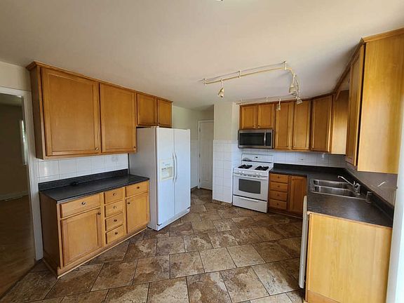 4th image of 1S179 Buttercup Ln