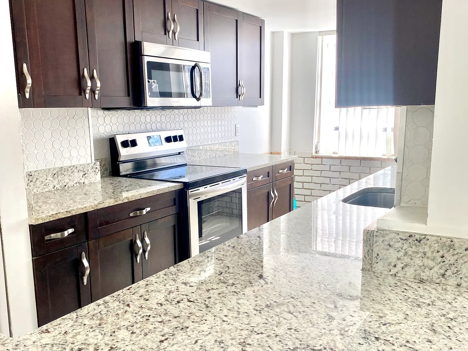 1 bed, 779 sqft, $1,875 — Photo 2