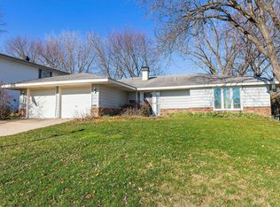 1110 Rosedale Ln, Hoffman Estates, IL 60169
