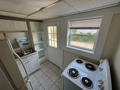 2 bed, 1.5 bath, $1,150 — Photo 2