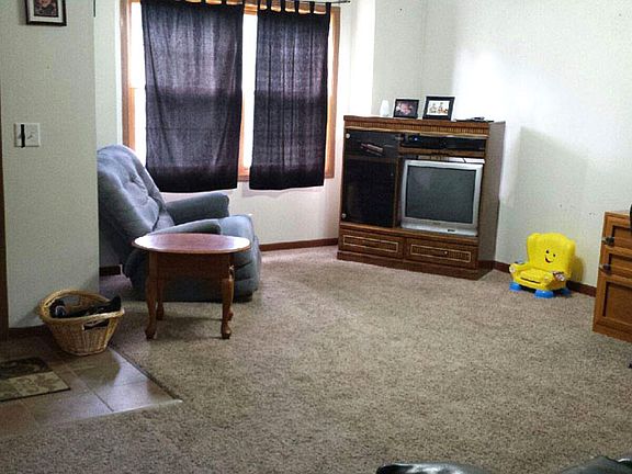 3rd image of 107 Shamrock Cir