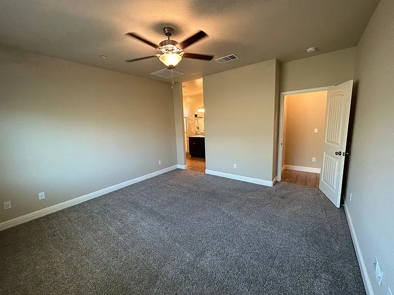 1025 S Crumal St — Photo 10