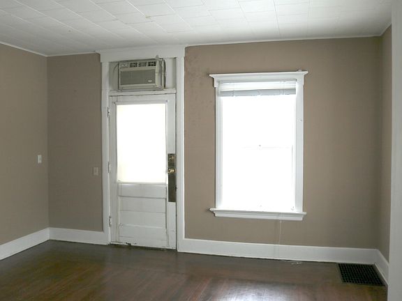 5th image of 611 W Jefferson St APT B