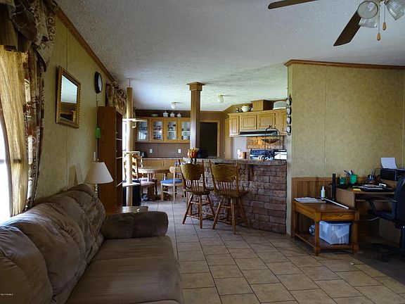 2nd image of 1099 Laurie Ln