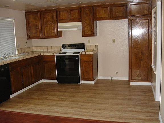 5th image of 6907 Rockton Ave
