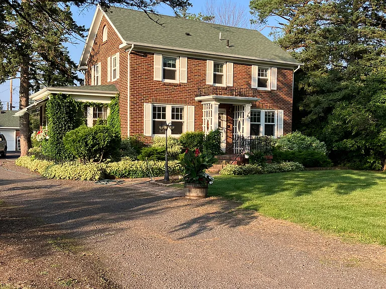 44 Billings Dr — Photo 1