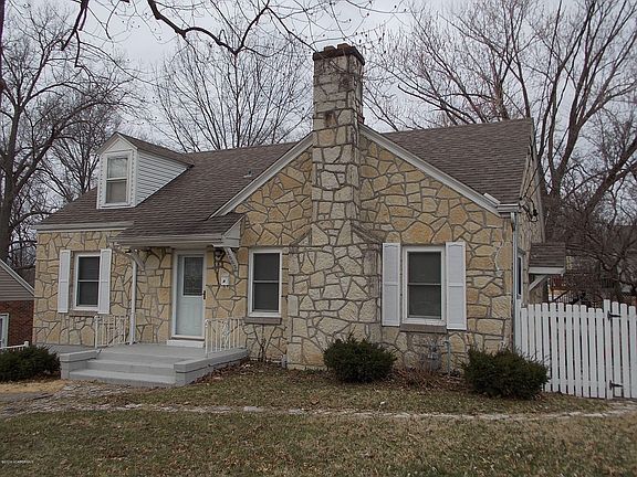 2nd image of 2002 Meadow Ln