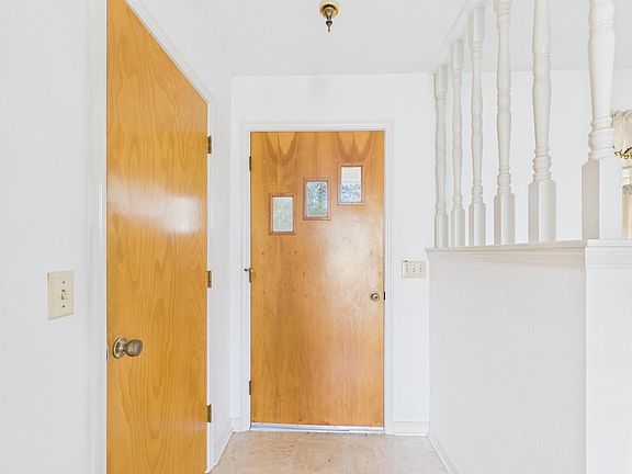 2nd image of 34 Elizabeth Way