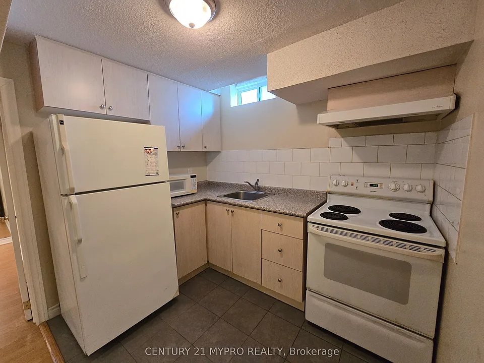 10 Bianca Dr #LOWER