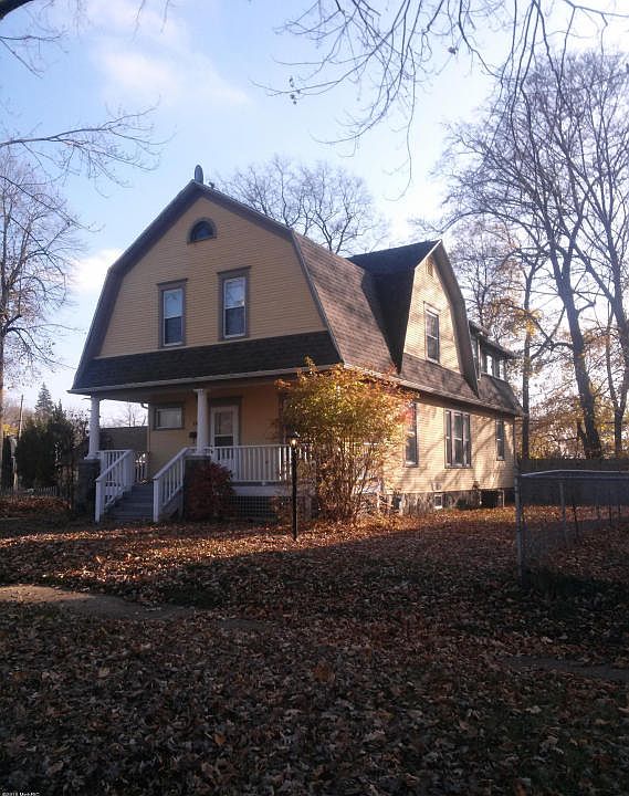1st image of 145 Oaklawn Ave