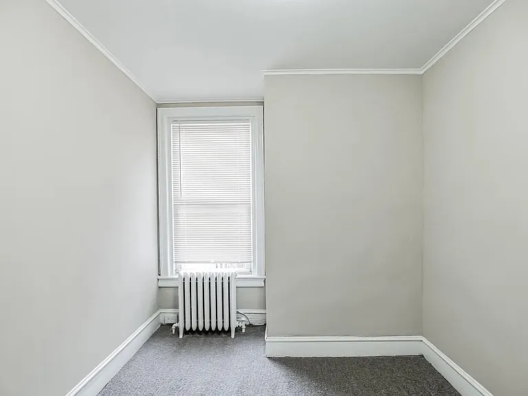 209 Furley St — Photo 12