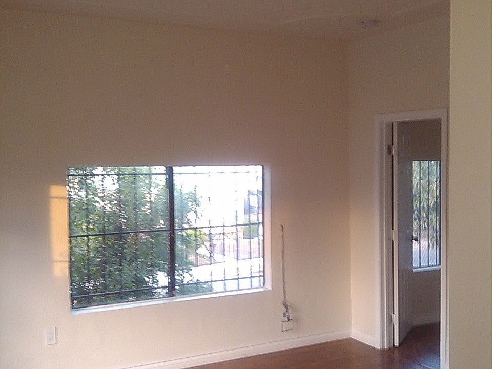 2nd image of 2633 Hillcrest Dr