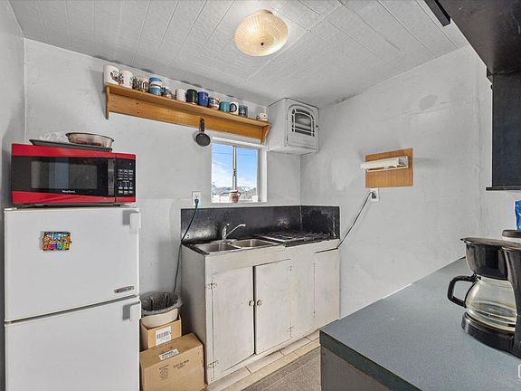 5th image of 504 S Brown St #B-1ba-450sqft
