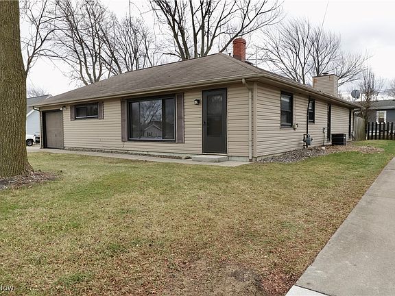 3rd image of 4440 E Lake Rd