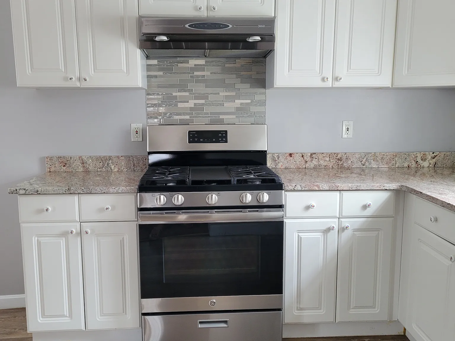 2 bed, 900 sqft, $2,500 — Photo 2