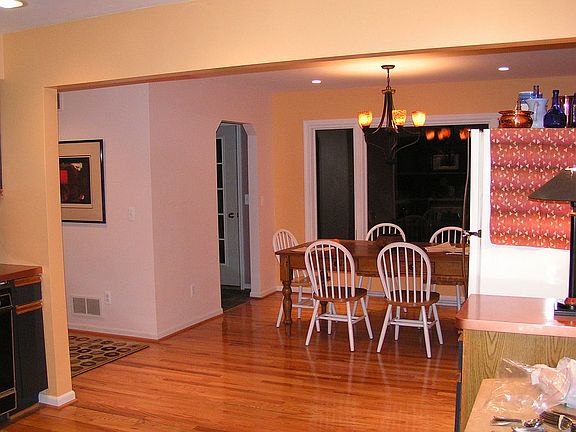 3rd image of 2600 Buckingham Ave