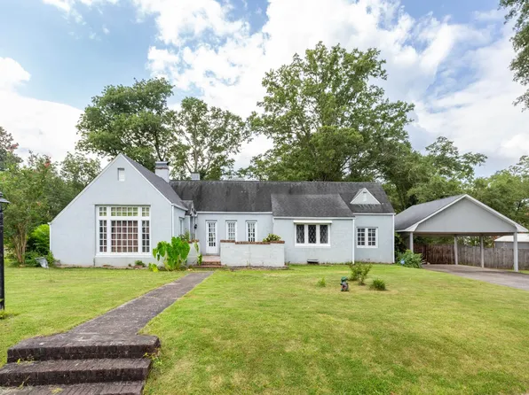 805 Maple Dr, Talladega, AL 35160