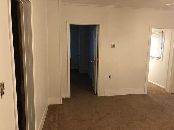 3rd image of 900 Rose Ave E Unit 1