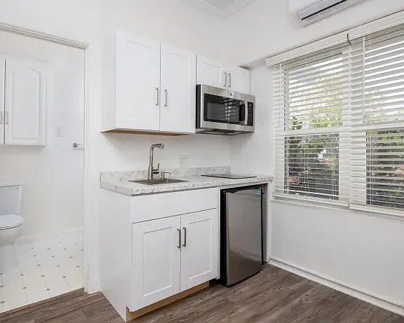 132 S Bedford Dr #103 — Photo 2