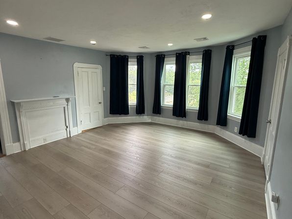 266 W Main St