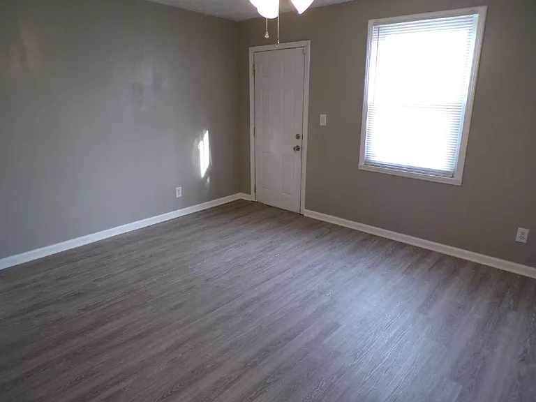 2508 Elliott Ave — Photo 6