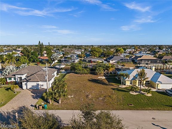 3rd image of 241 SW 40th St