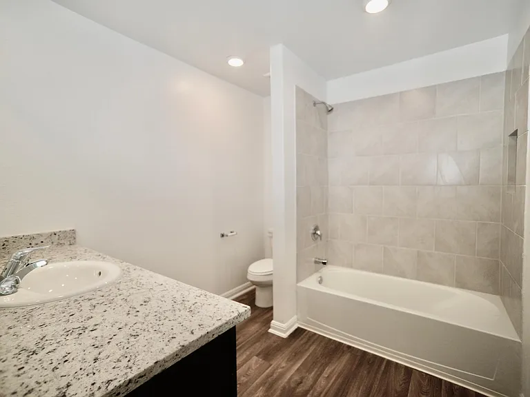 136 Maywood Ln — Photo 9