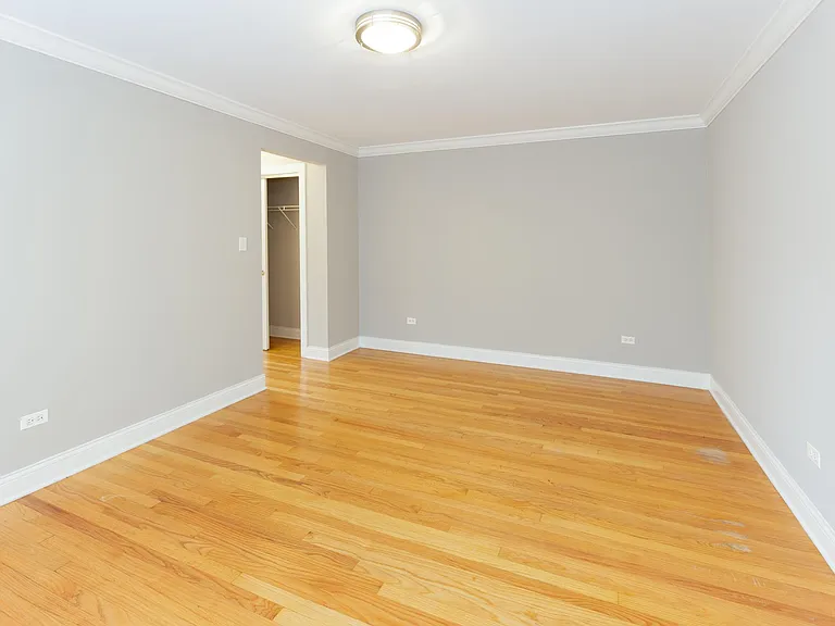 6454 N NW Highway — Photo 3