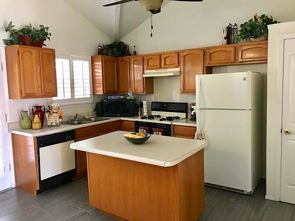 4th image of 752 Istanbul Cir