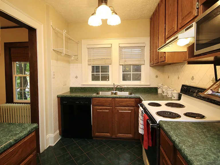1044 N Main St — Photo 9