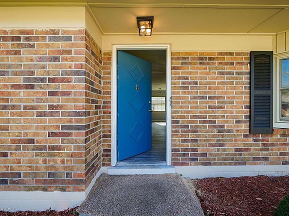 2nd image of 10966 Weymouth Cir N