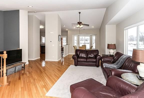 4th image of 1231 E Oakwood Dr