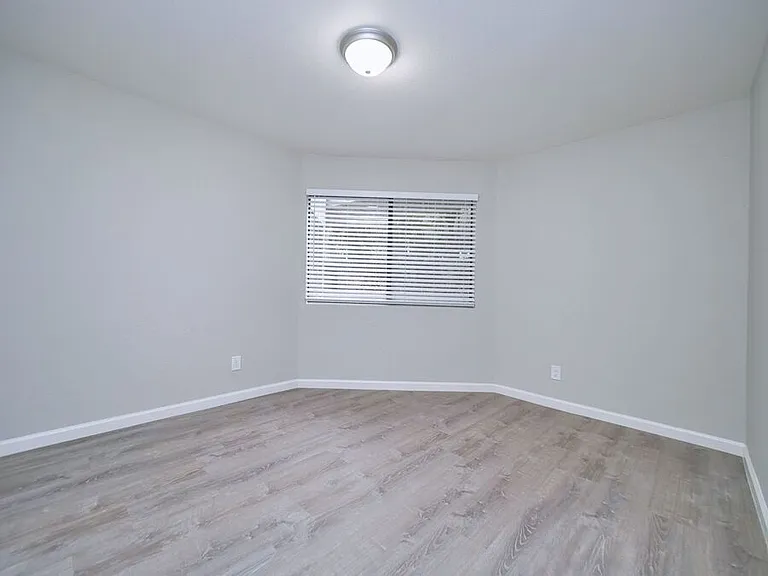 920 Fletcher Ln #203 — Photo 2