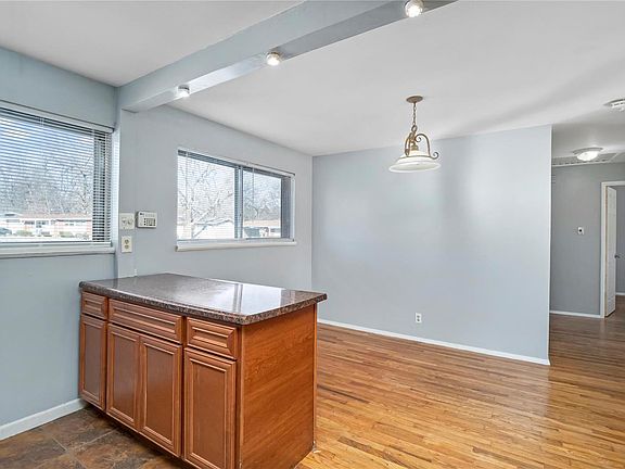 5th image of 1547 Babcock Dr
