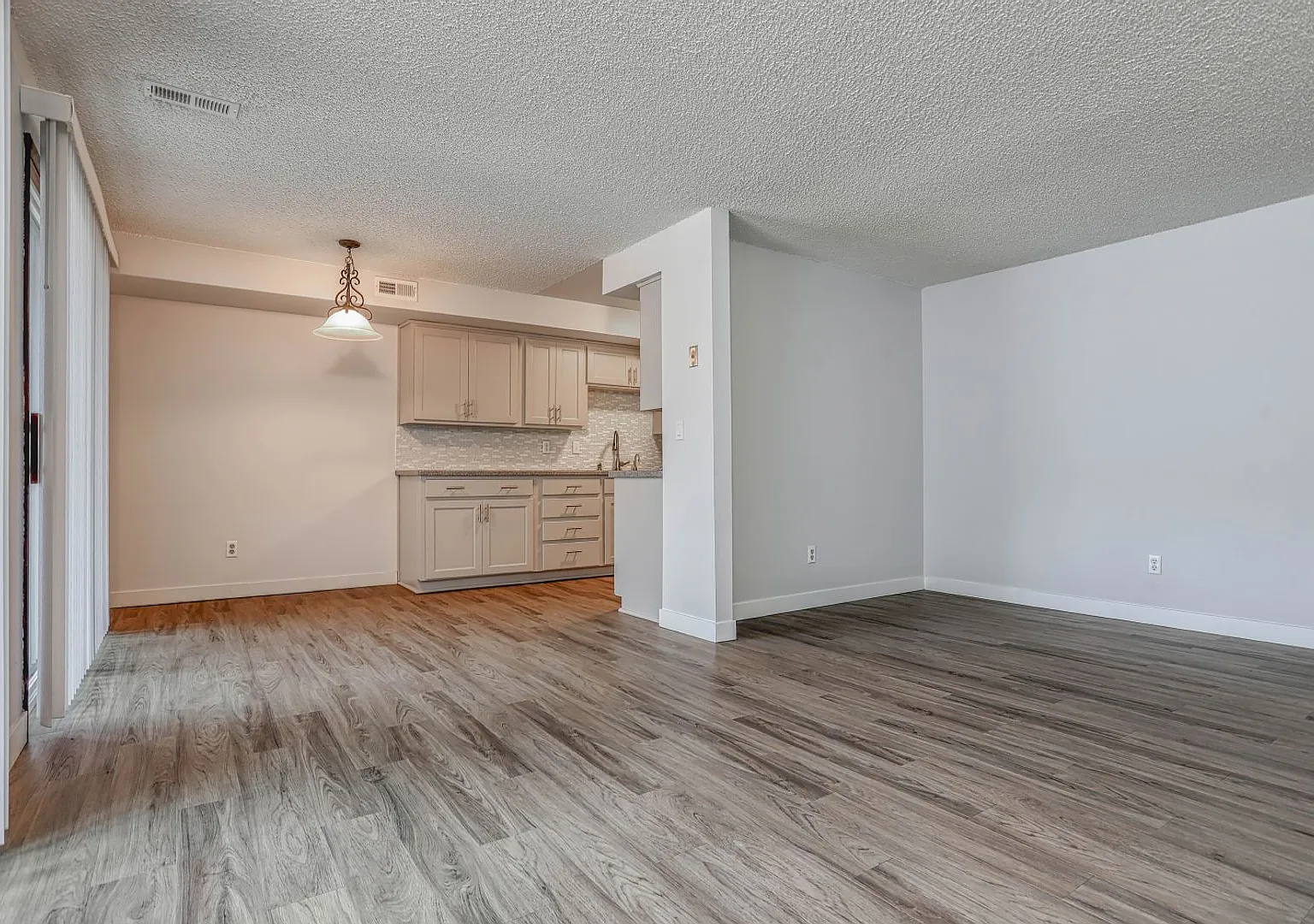 Prime Patio, Air Conditioning, Pool Access & Garage Space - Gated Community — Photo 1