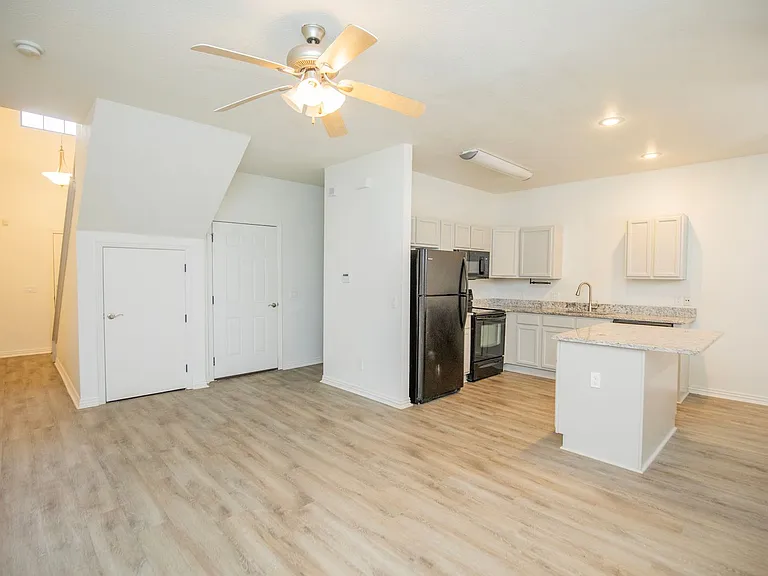 786 W Breeze Cv — Photo 5