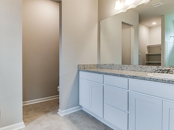 5th image of 402 Dulworth Ct