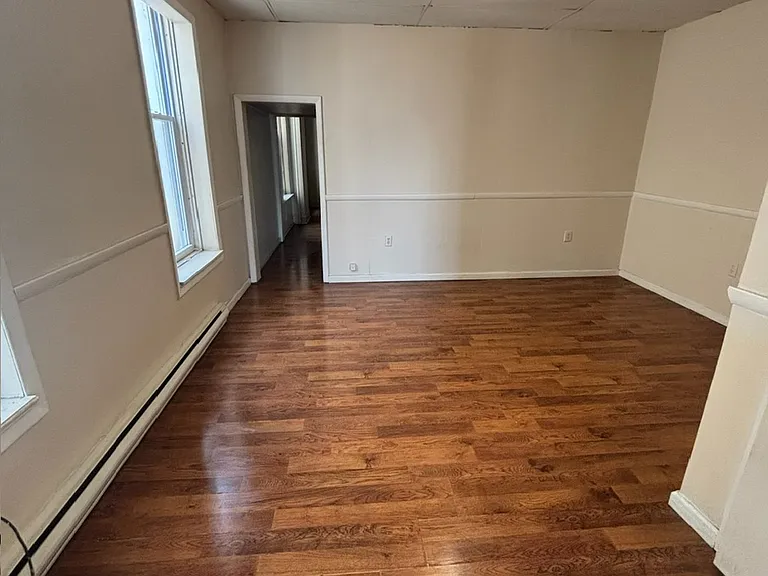 984 Jefferson Ave #8 — Photo 1