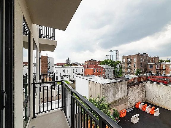 5th image of 153 Erasmus St #3E