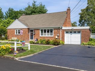 47 Monaton Dr, Huntington Station, NY 11746