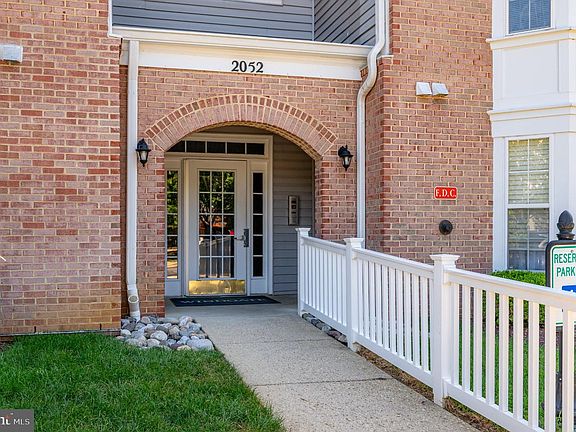 3rd image of 2052 Quaker Way Unit 5