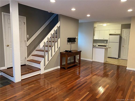 5th image of 109 Mill Pond Dr Unit 109