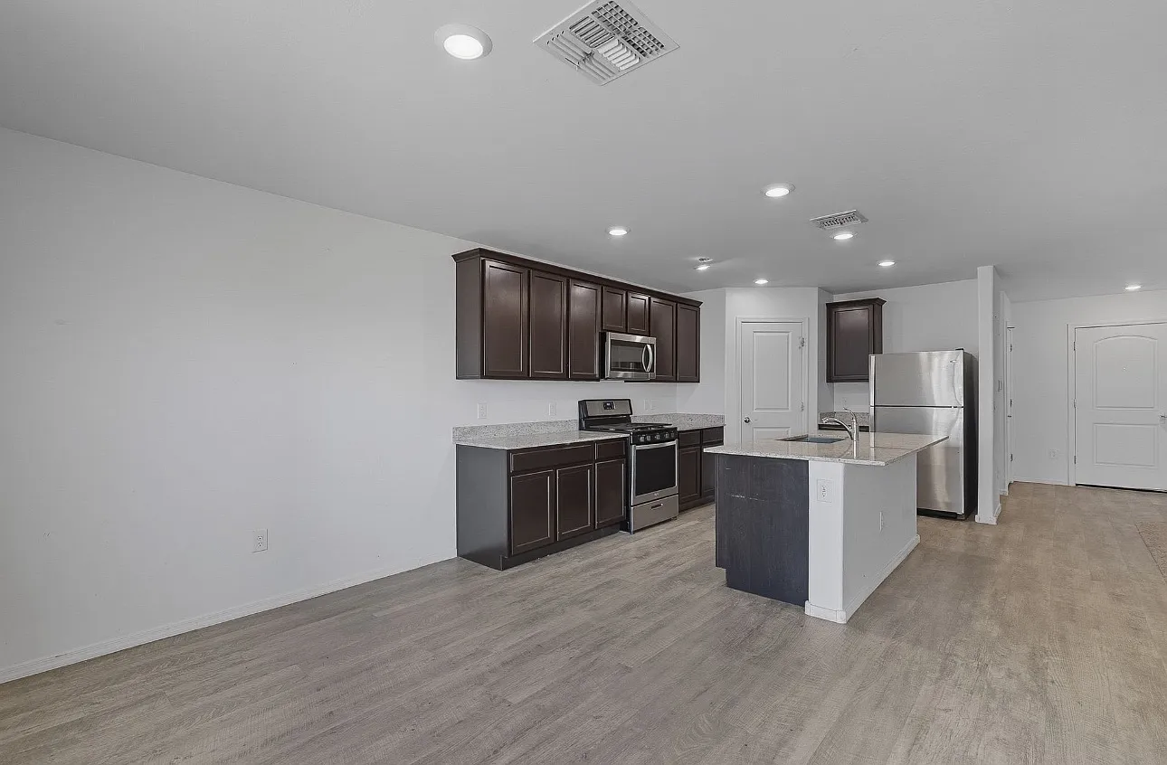 7525 W Portugal Pl — Photo 1