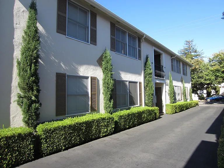 Villa Toscana - 2 blocks to CAl Train and University Ave.