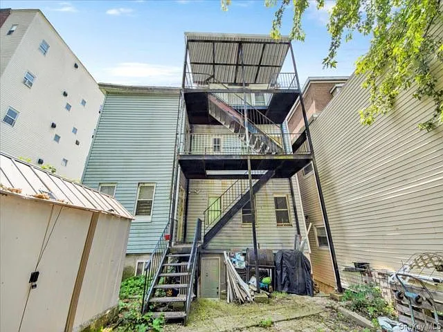 2 bed, 1.0 bath, 900 sqft, $2,700 — Photo 3